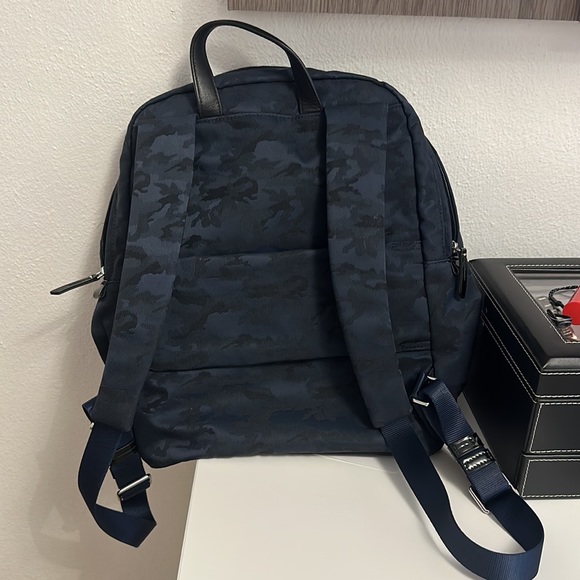 Tumi backpack - Picture 4 of 6